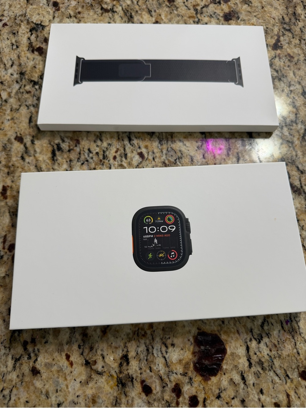 Apple Watch ultra 2 black titanium - Picture 7 of 14